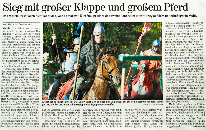 Sieg mit großer Klappe und großem Pferd
